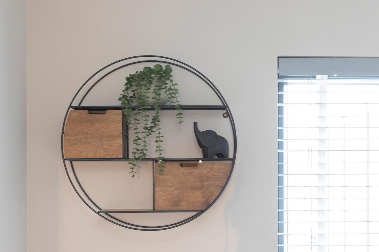 Elliot Oliver - Chic 2 Bedroom Town Centre Apartment เชลเทนแฮม ภายนอก รูปภาพ