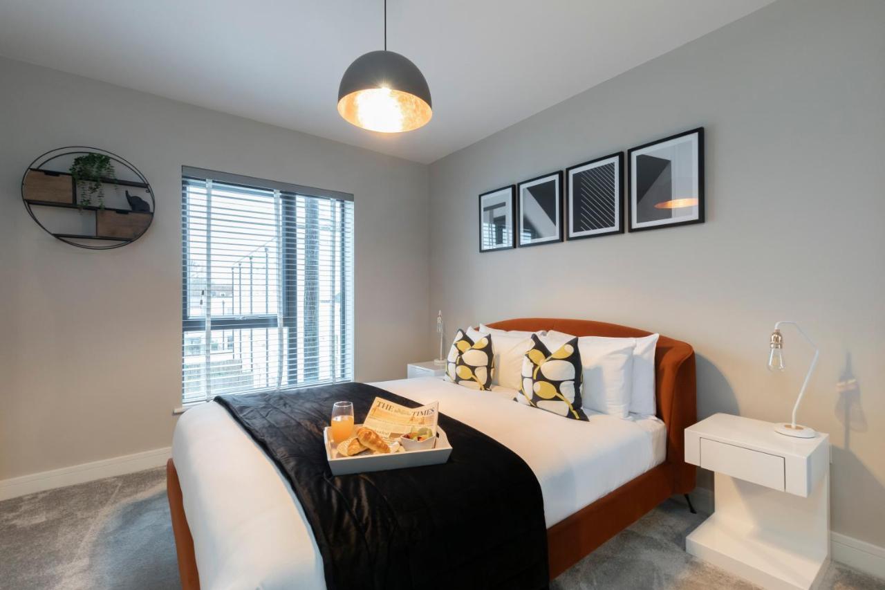 Elliot Oliver - Chic 2 Bedroom Town Centre Apartment เชลเทนแฮม ภายนอก รูปภาพ