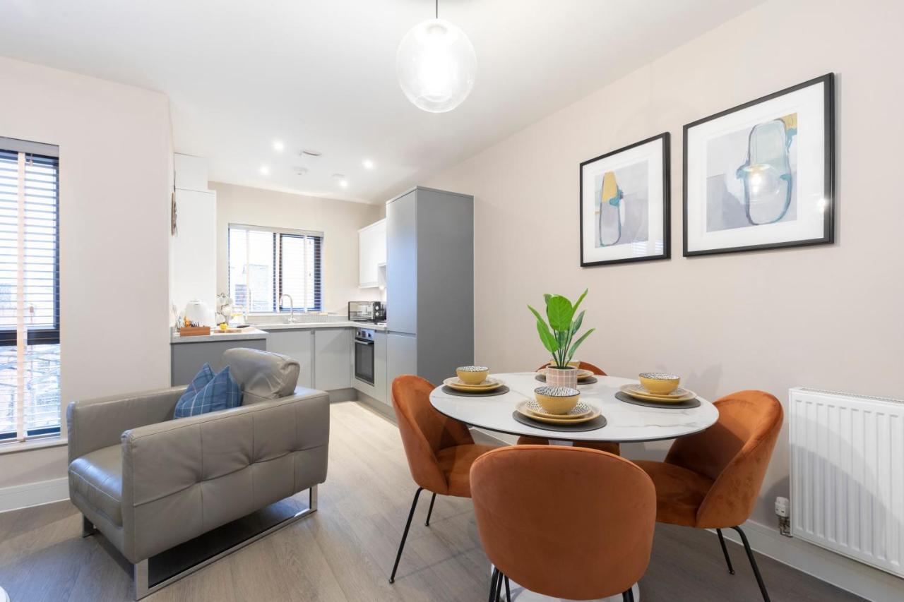 Elliot Oliver - Chic 2 Bedroom Town Centre Apartment เชลเทนแฮม ภายนอก รูปภาพ