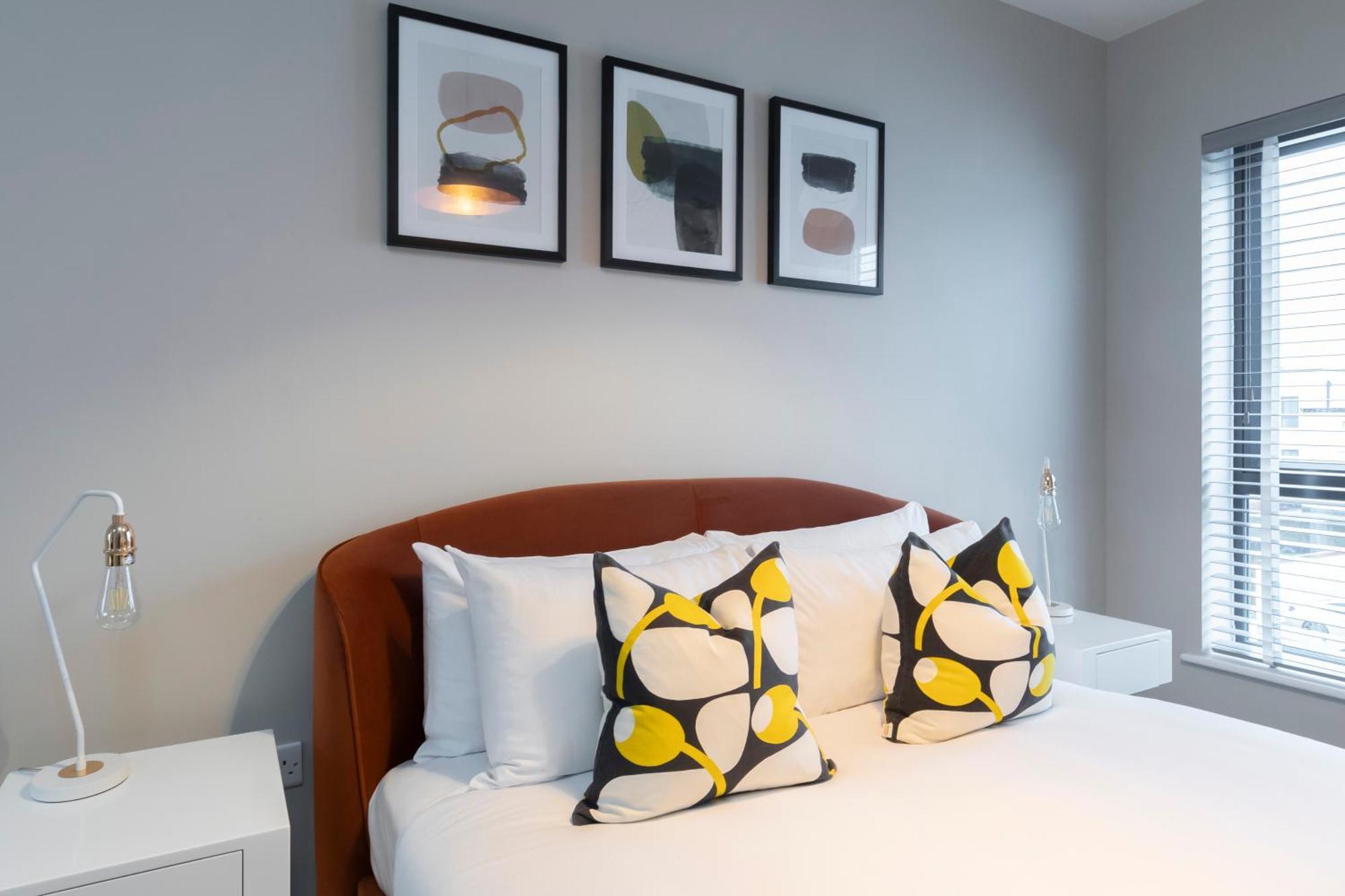 Elliot Oliver - Chic 2 Bedroom Town Centre Apartment เชลเทนแฮม ภายนอก รูปภาพ