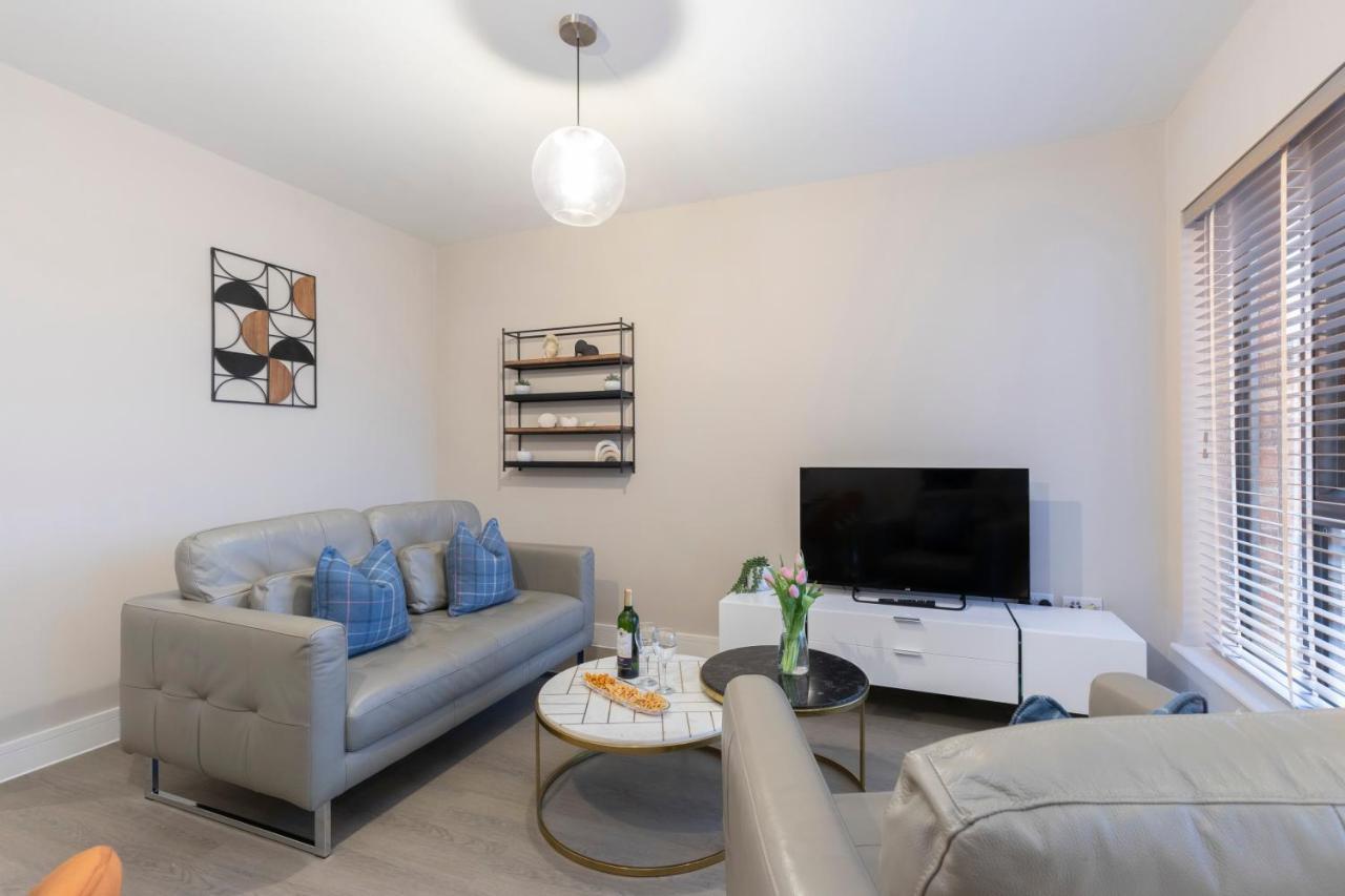Elliot Oliver - Chic 2 Bedroom Town Centre Apartment เชลเทนแฮม ภายนอก รูปภาพ